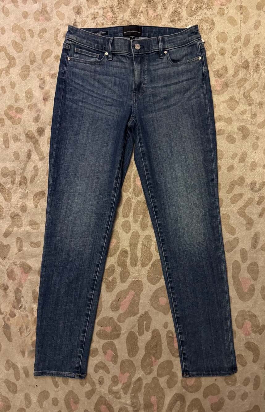 White House Black Market Mid-Rise Girlfriend Everyday Soft Jeans Size 4
